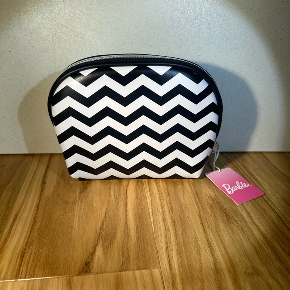 Barbie Makeup Bag - Picture 5 of 5